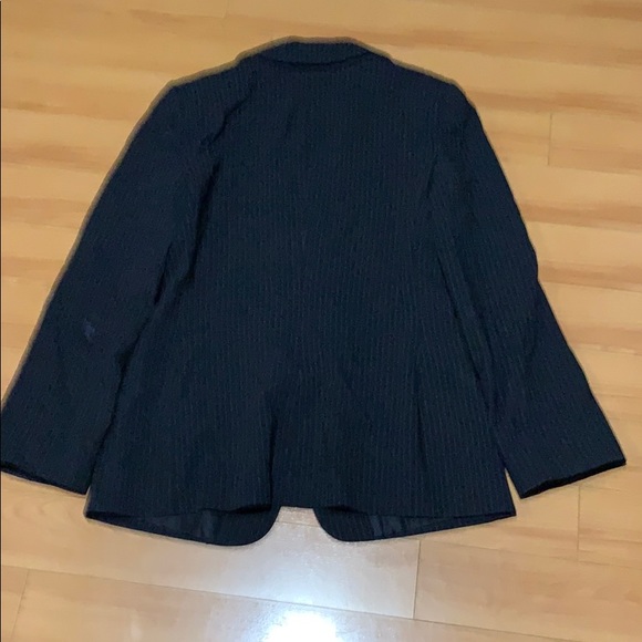 Suit - Picture 2 of 4